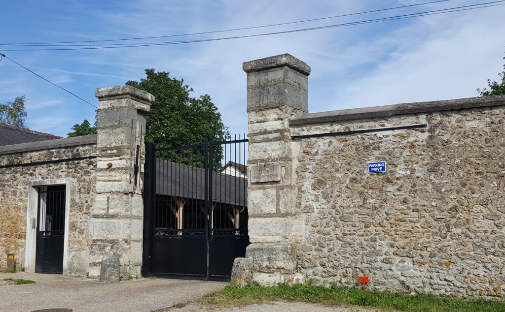 Porte d'entrée principale de la ferme de Voisins-le-Thuit